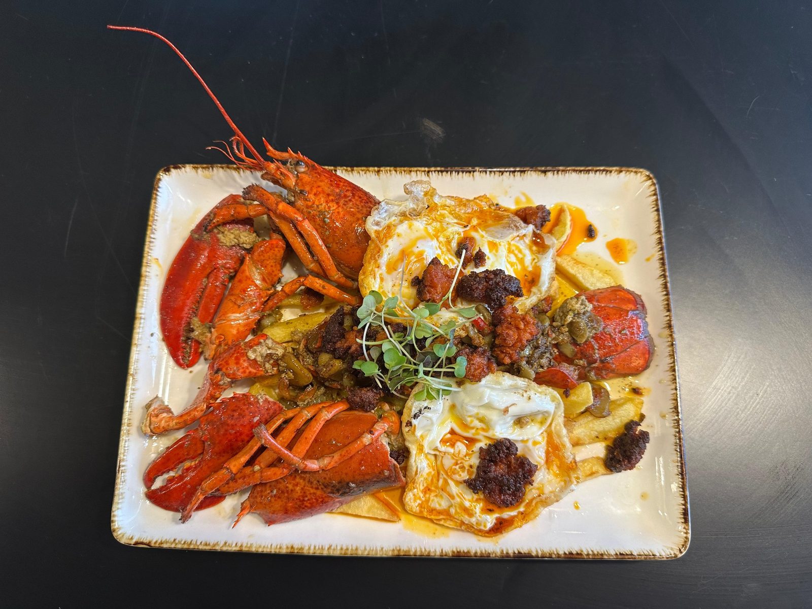 Bogavante con huevos